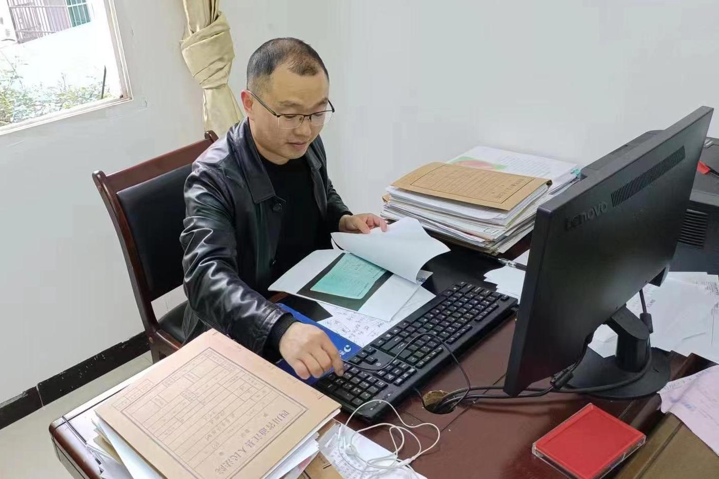 三进茶园坝 巧解小疙瘩