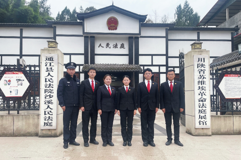 全家福.jpg 全家福.jpg