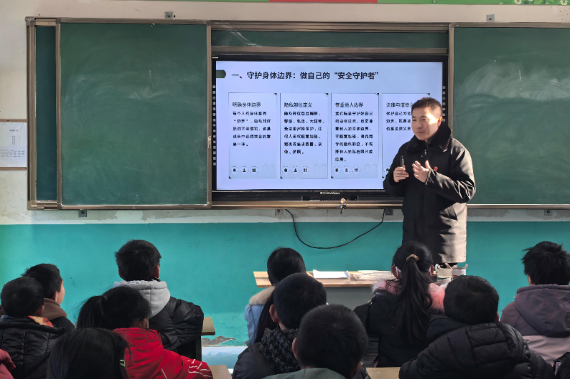 “馨园”志愿宣讲 | 法治清风拂校园 润物无声伴成长