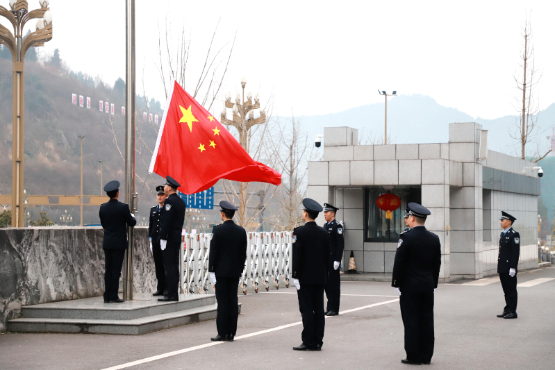 警徽映天平 忠诚护正义——通江县人民法院司法警察